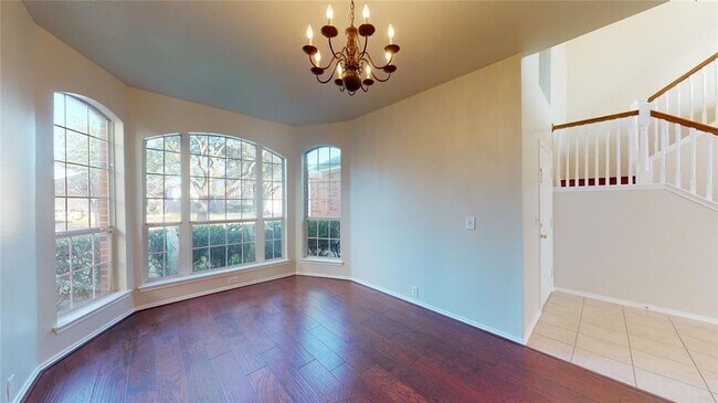 Foto del edificio - 4911 Beechknoll Ln
