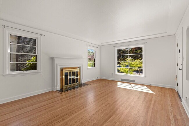 Building Photo - 5336 NE 35th Pl