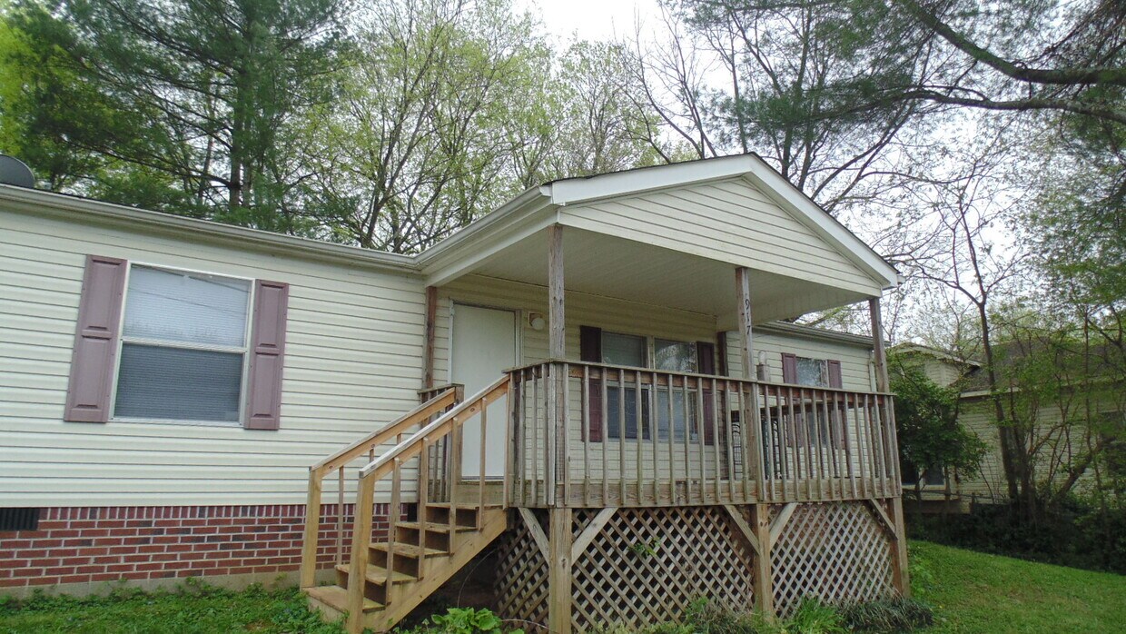 917 Moore St, Athens, TN 37303 House Rental in Athens, TN