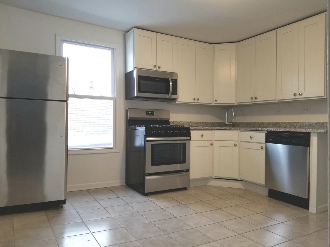 Foto principal - 3652 W Shakespeare Ave