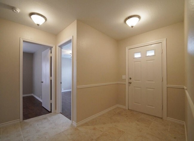 Building Photo - 1105 Springcreek Dr