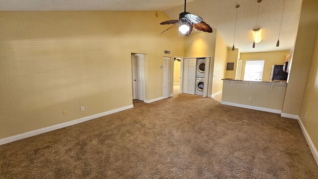 Building Photo - 2 Bedroom/2 Bathroom 2nd Floor Unit at Lancelot