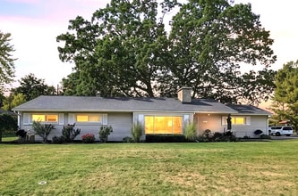 Building Photo - 671 Crest Ln E