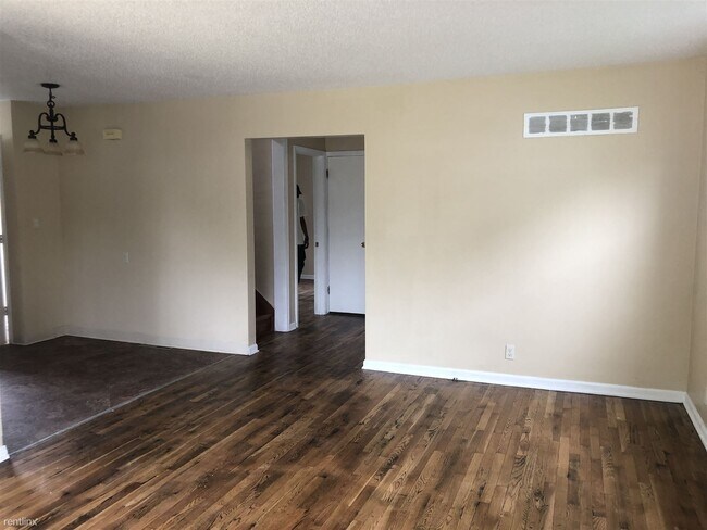 Foto del edificio - 4 br, 1.5 bath House - 956 Hubbard Ave