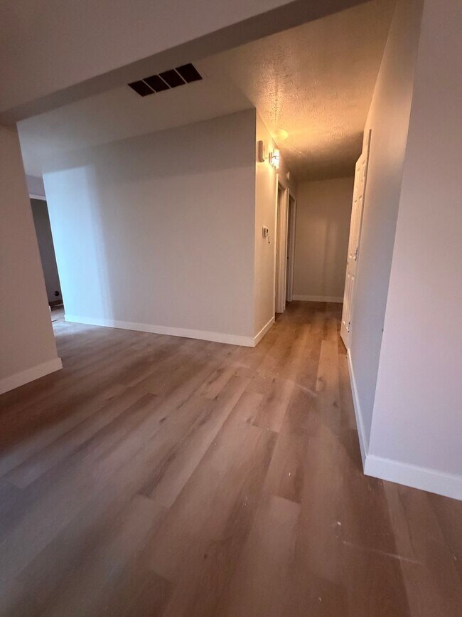 Building Photo - 1078 Barcelona Dr