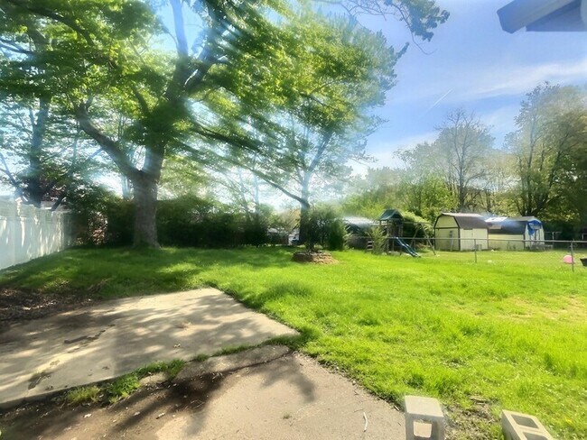 Building Photo - 216 Valley View Dr