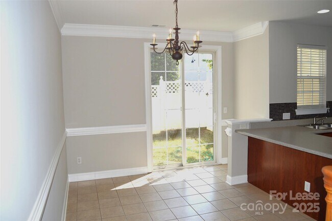 Foto del edificio - 21330 Pine St