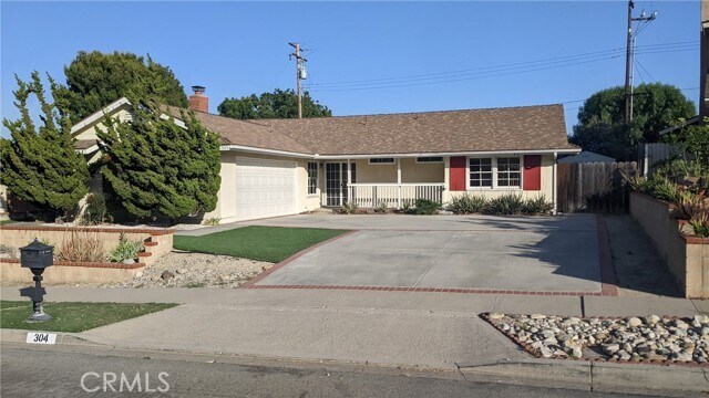 Primary Photo - 304 Evergreen Dr