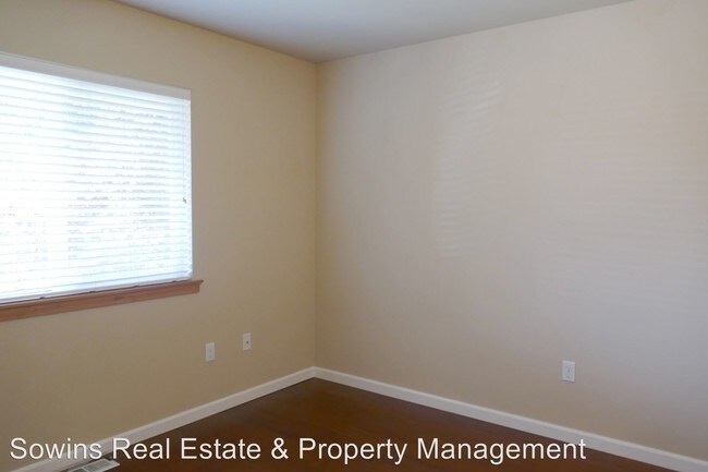 Foto del edificio - 3 br, 2 bath House - 90 NW Birch Ave.