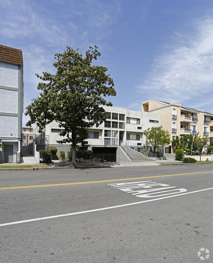 Building Photo - 425 S Kingsley Dr