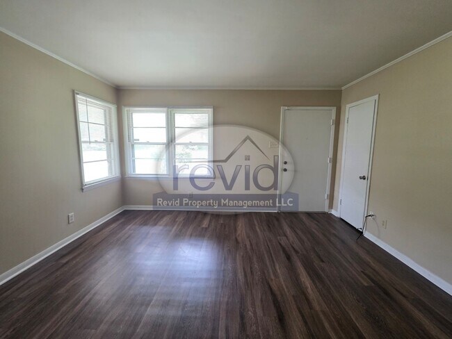 Building Photo - Beautiful 3 Bedroom Home!