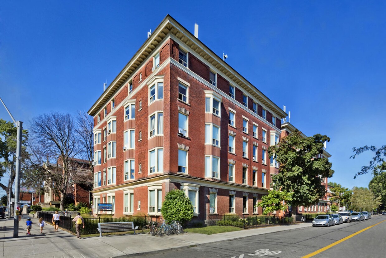 Primary Photo - Parkview Mansions
