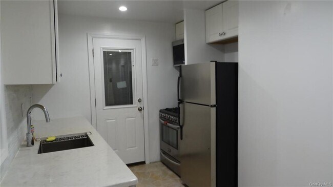 Foto del edificio - 517 E 235th St