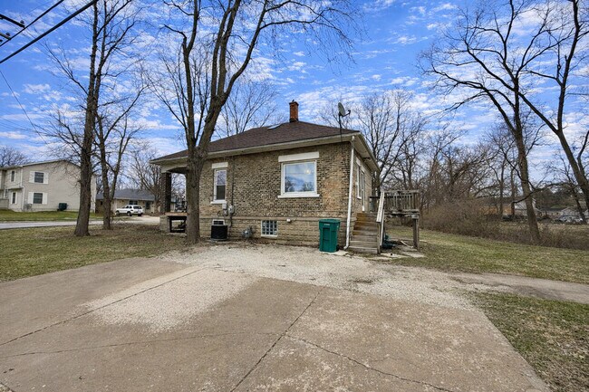 Foto del edificio - 1200 Ada St
