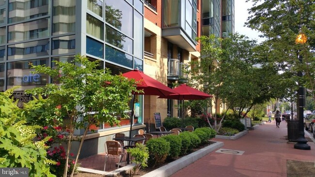 Foto del edificio - 1117 10th St NW