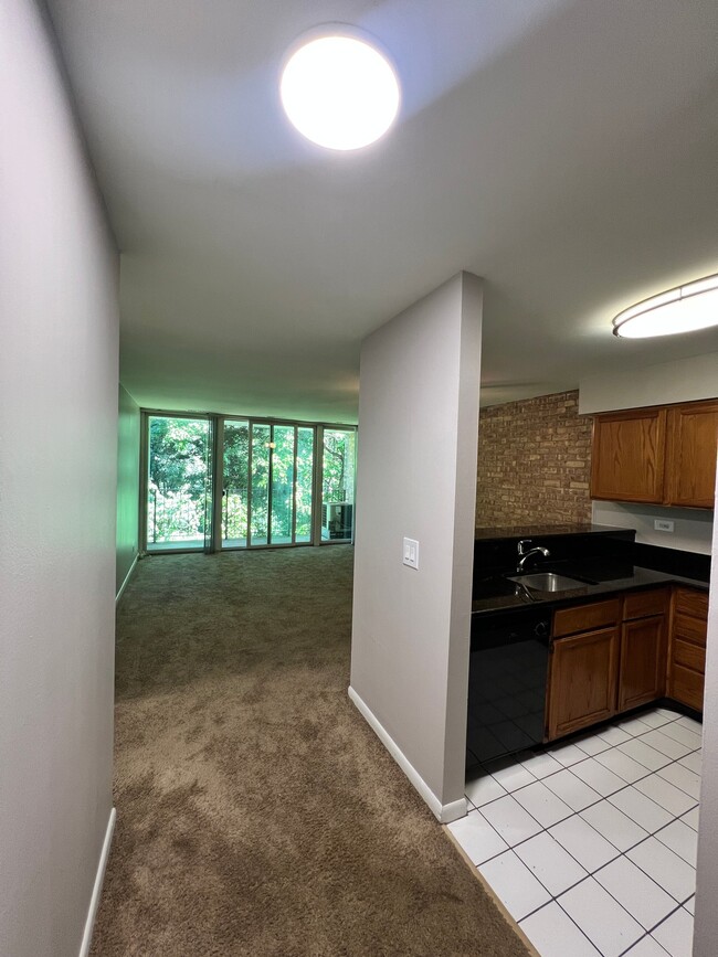 Photo - 5750 Abbey Dr (Lisle, IL) Apartment