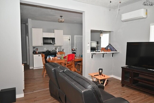 Building Photo - 1908 10th St