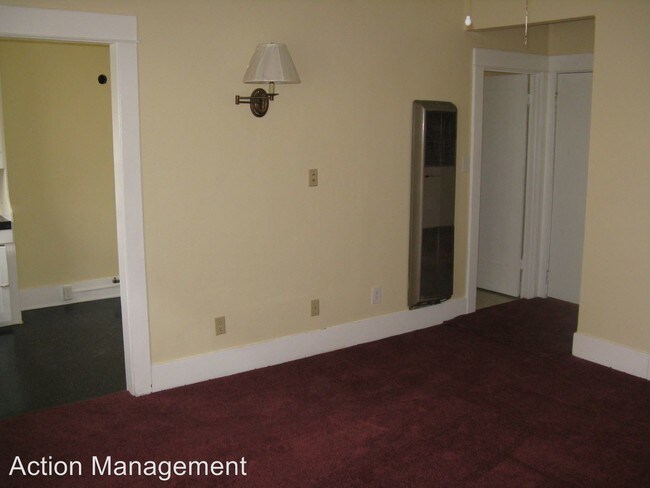 Building Photo - 2233 E 7th St