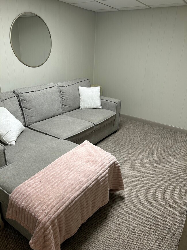 Living room - 26 W High St