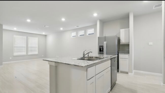 Foto del edificio - 3148 Strawberry Farm Ln