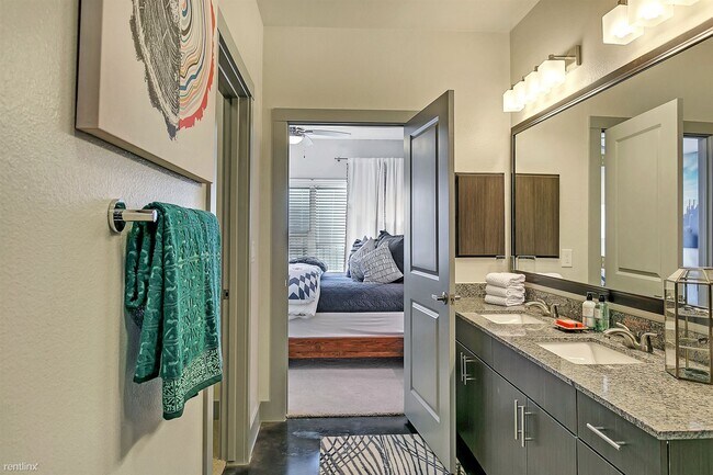 Foto del edificio - 2 br, 2 bath Condo - 2601 Bellefontaine St
