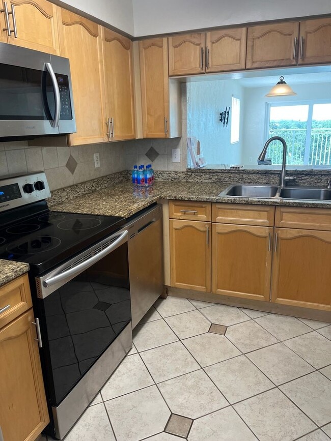 Building Photo - 2 bedroom 2 bath condo with spectacular views