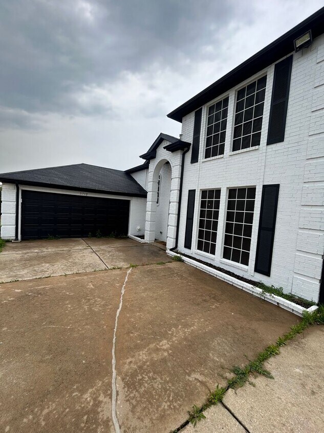 Foto del edificio - 3712 Mitchell Ct