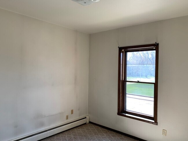 Foto del edificio - 1 Bedroom Neenah-Utilities Included