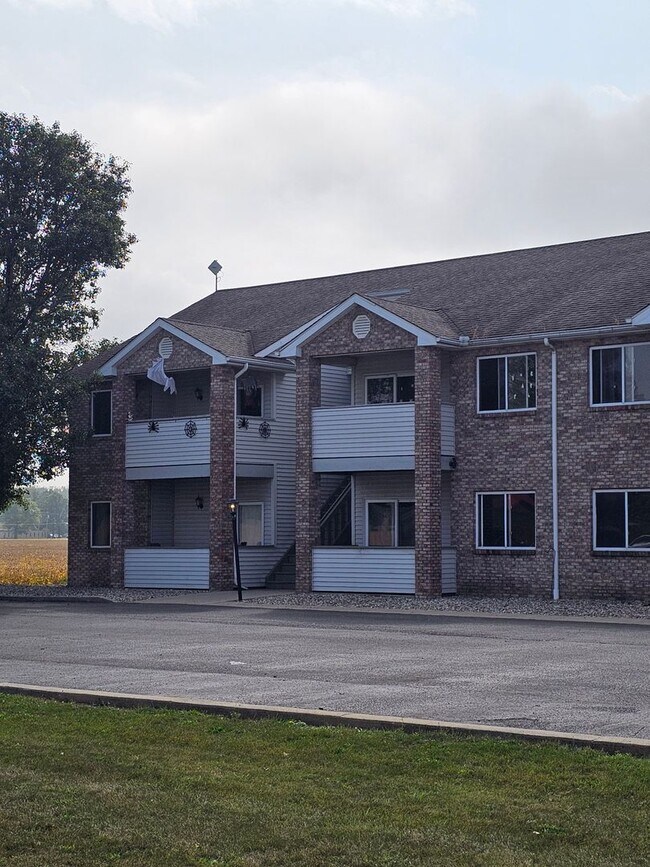 Building Photo - Whispering Pines