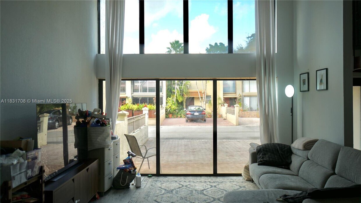 Foto principal - 741 E Coco Plum Cir