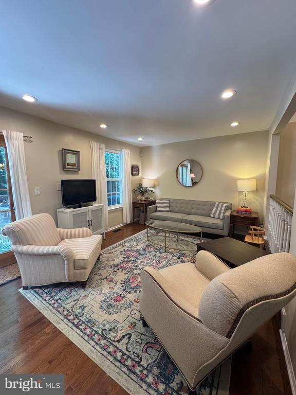 Foto del edificio - 5737 Walnut Wood Ln