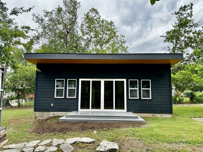 Foto del edificio - 6501 Hickman Ave