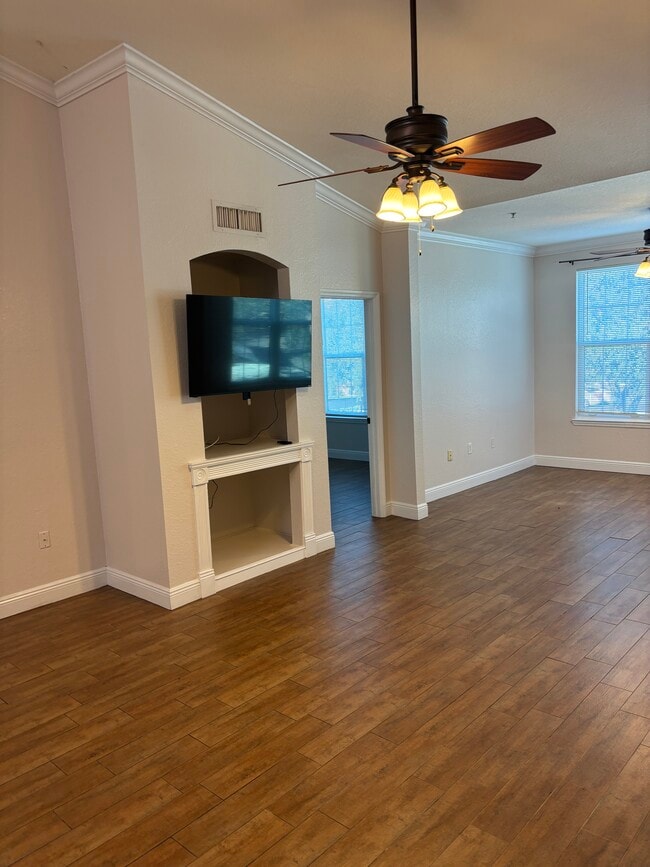 Building Photo - 4142 Central Sarasota Pkwy