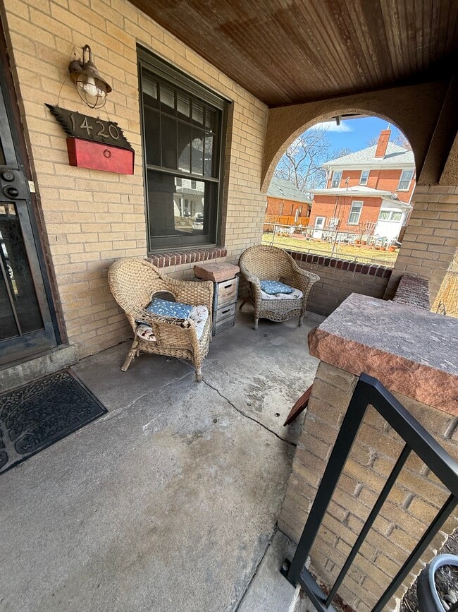 Building Photo - 1420 E 5th Ave