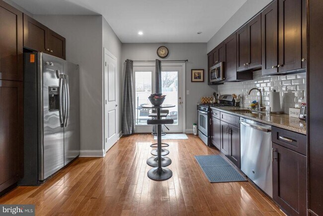 Foto del edificio - 2524 Sepviva St