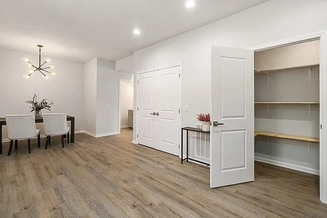 Building Photo - 111 Rosemont Dr