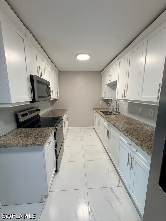 Foto del edificio - 18572 Sarasota Rd
