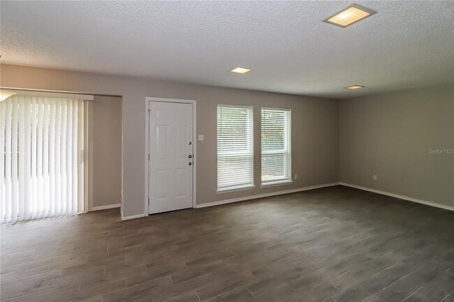 Building Photo - 510 Lisa Ln