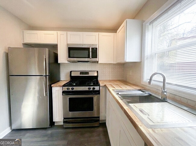 Foto del edificio - 3730 Clovis Ct NW