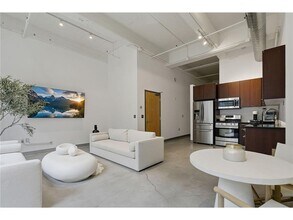 Building Photo - 700 N Washington Ave