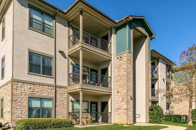 Building Photo - 1 br, 1 bath Condo - 13900 Chadwick Pkwy F...