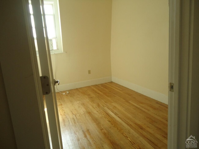 Building Photo - 136 Warren St