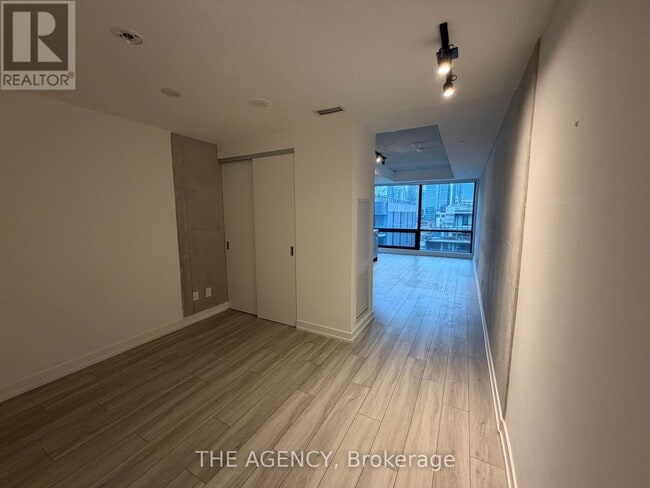 Photo du bâtiment - 458 Richmond St W