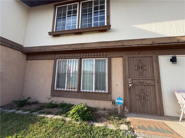 Foto del edificio - 16740 Village Ln