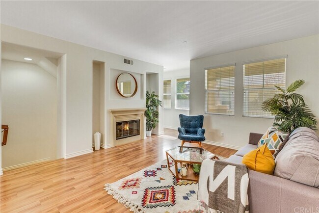 Building Photo - 4567 Via Del Sol