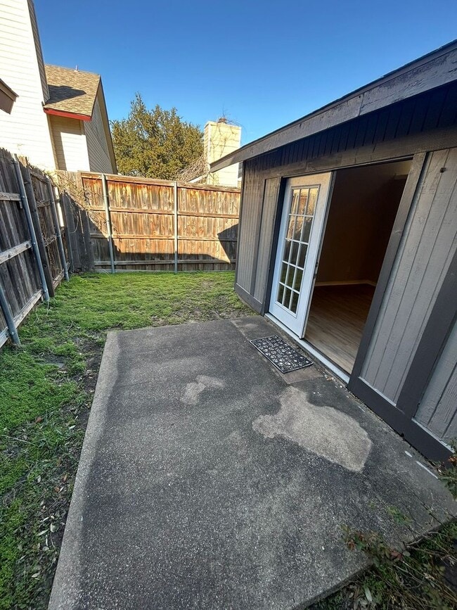 Building Photo - 972 333 1659