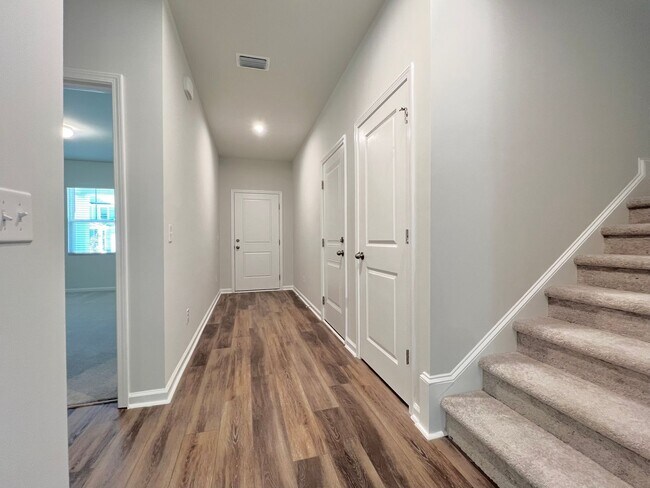 Building Photo - NEW CONSTRUCTION MOVE-IN READY (PET FRIENDLY)