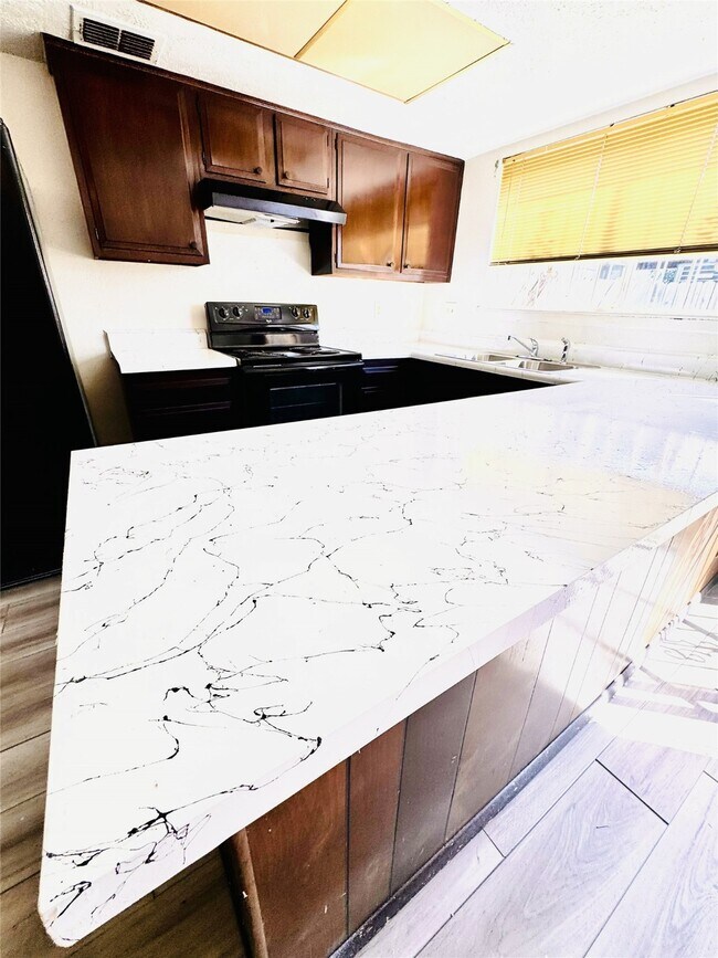 Foto del edificio - 7071 Chasewood Dr