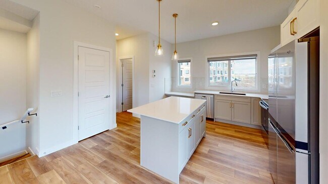 Building Photo - NEW! 3 bedroom, 2.5 bathroom townhouses for rent in Glenridding Edmonton!