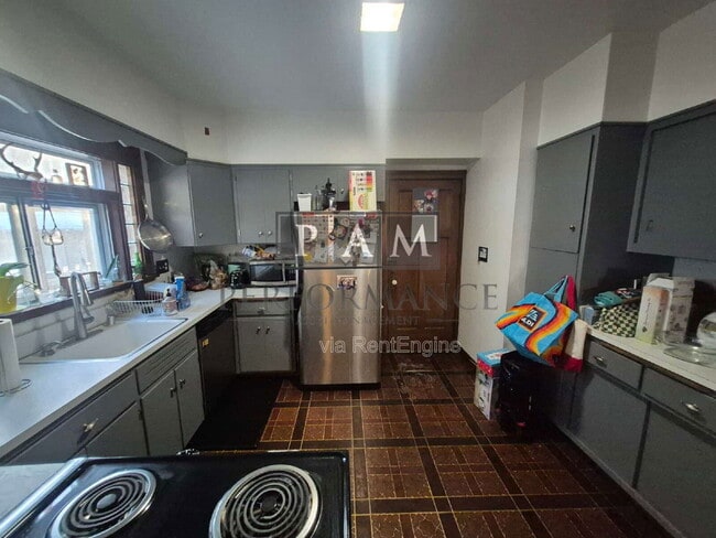 Foto del edificio - 4035 N Stowell Ave